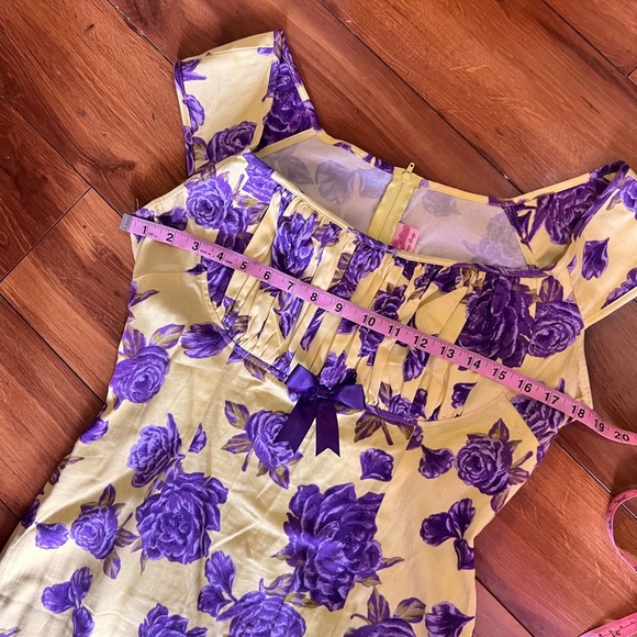 Yellow and purple floral wiggle - Picture 3 of 9